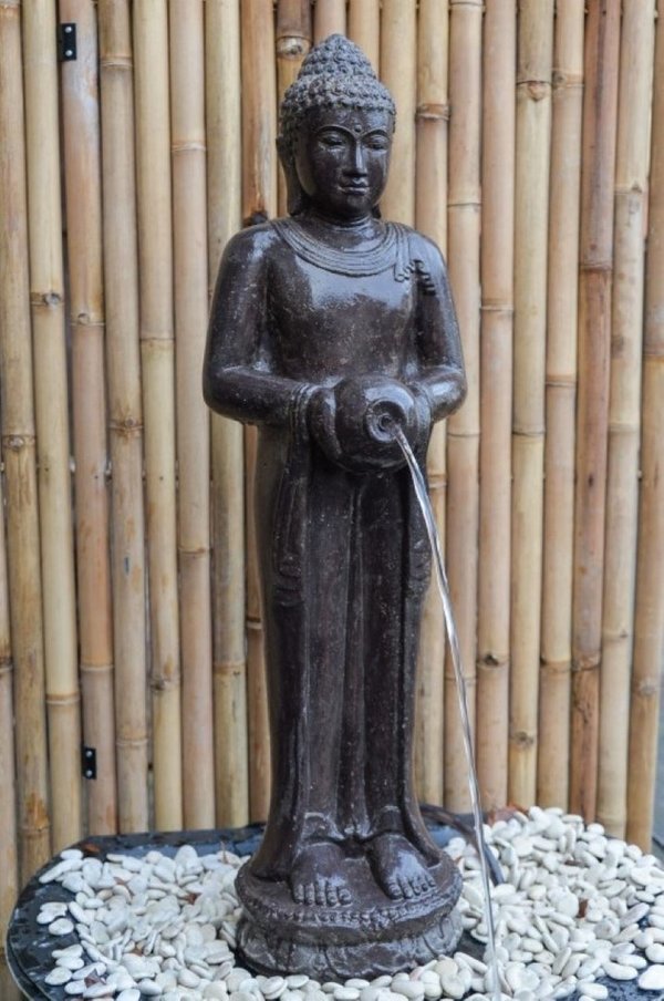 Wasserspiel, Stehender Buddha mit Gefäß